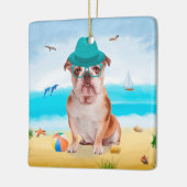 Engelse Bulldog op Beach Keramisch Ornament (Links)