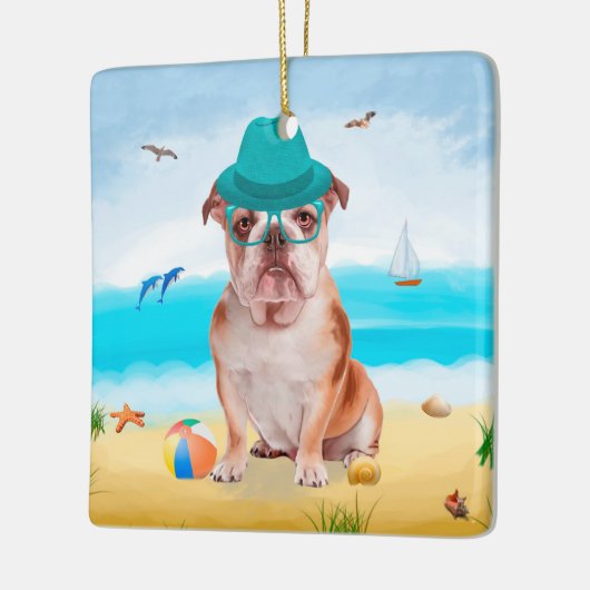 Engelse Bulldog op Beach Keramisch Ornament (Links)