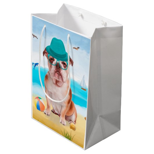 Engelse Bulldog op Beach Medium Cadeauzakje (Achterkant Gekanteld)