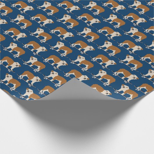 Engelse Bulldog op skateboard wrappaper Cadeaupapier (Hoek)
