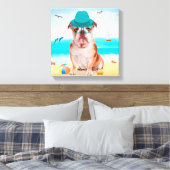 Engelse Bulldog op Strand Canvas Afdruk (Insitu (Slaapkamer))