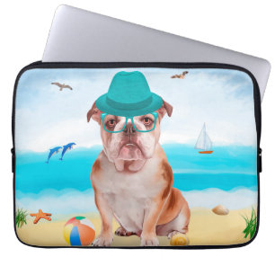 Engelse Bulldog op Strand Laptop Sleeve