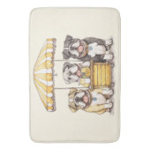 Engelse Bulldogs die een limonade stand runnen Badmat (Voorkant Verticaal)