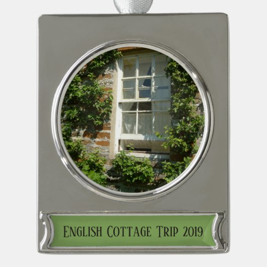 Engelse Cottage I Charmerend Verzilverd Banner Ornament (Voorkant)
