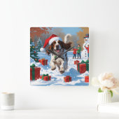 Engelse Setter Rent in Sneeuw met Kerstmuts Vierkante Klok (Huis)