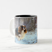 Engelse Speelgoed Spaniel Laat het sneeuwen Kerstm Tweekleurige Koffiemok (Voorkant links)