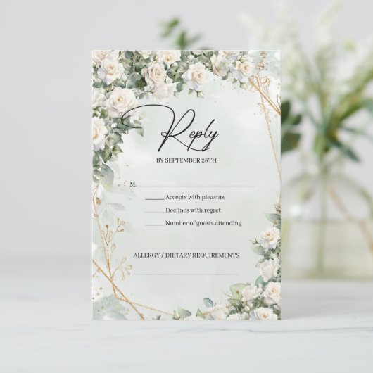 Engelse witte rozen eucalyptus groen en goud RSVP kaartje (Staand voorkant)