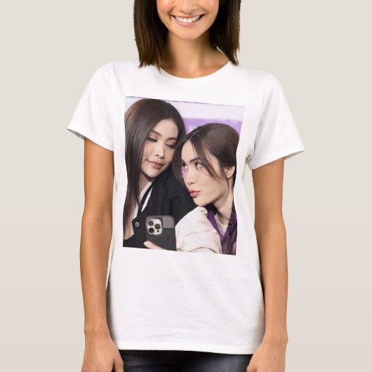 Engfa Waraha & Charlotte Austin Englot Thai GL T-shirt (Voorkant)