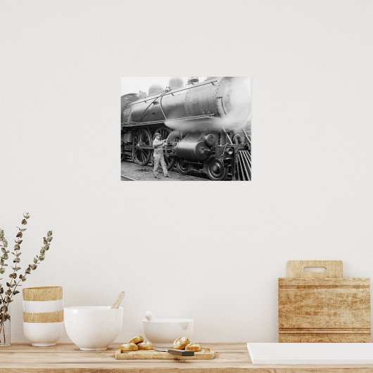 Engineer oiling locomotief, 1904.  foto poster (Keuken)