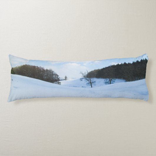 English Snow Valley - Gepersonaliseerd Lichaamskussen (Voorkant)