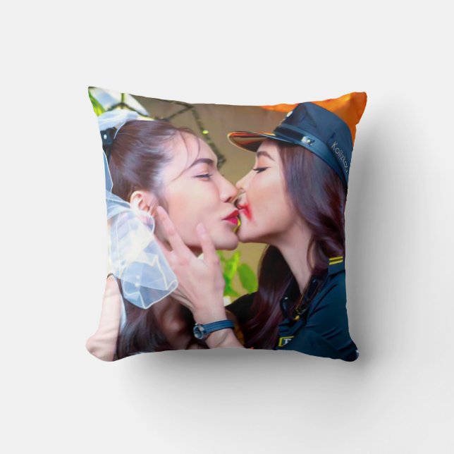 Englot Thai GL Halloween Kiss, Engfa and Charlotte Kussen (Voorkant)