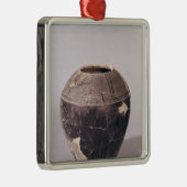 Engobe vase, versierd met golvende lijnen metalen ornament (Rechts)