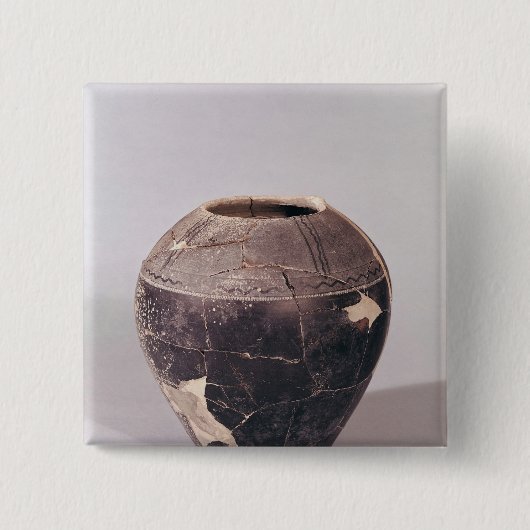 Engobe vase, versierd met golvende lijnen vierkante button 5,1 cm (Voorkant)