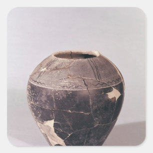 Engobe vase, versierd met golvende lijnen vierkante sticker