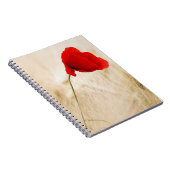 Enige Rode papaver in een grijs veld Notitieboek (Rechterzijde)