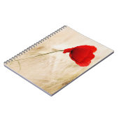 Enige Rode papaver in een grijs veld Notitieboek (Linkerzijde)