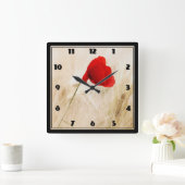 Enige Rode papaver in een grijs veld Vierkante Klok (Huis)