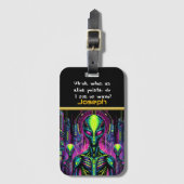 Enigmatische buitenaardse figuur staat bagagelabel (Voorkant (verticaal))