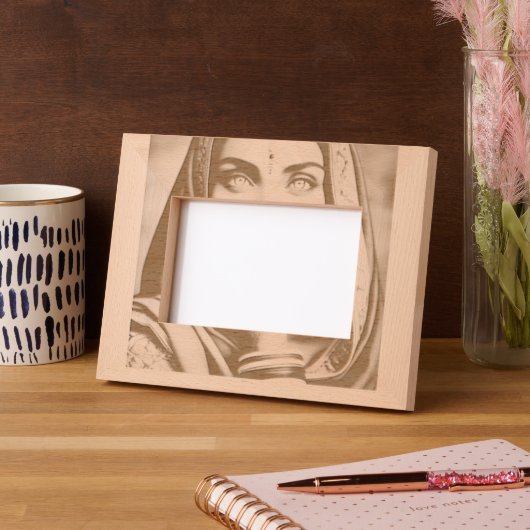 Enigmatische schoonheid: Oosterse vrouw ontwerp Gegraveerde Lijstjes (Links)