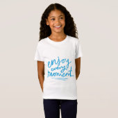 Enjoy Every Moment – Motivational Kids T-Shirt (Voorkant volledig)