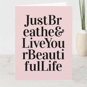 Enkel Breathe Inspirerend Typografie citeert Roze Kaart