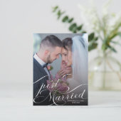 Enkel gehuwde aankondiging van het huwelijk op een briefkaart (Staand voorkant)