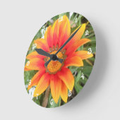 Enkele oranje bloem ronde klok (Hoek)