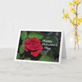 Enkele rode roos en groene bladeren kaart (Gele Bloem)