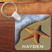 Enkele zeester op het strand gepersonaliseerd sleutelhanger (Voorkant)