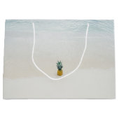 Enkelvoudige ananas op het strand groot cadeauzakje (Voorkant)