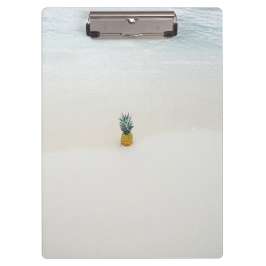 Enkelvoudige ananas op het strand klembord (Voorkant)