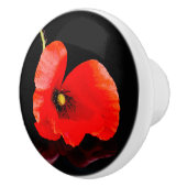 Enkelvoudige rode papaver op zwart keramische knop (Rechts)