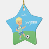 Enkelzijdig blond voetbal jongen keramisch ornament (Links)