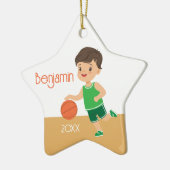 Enkelzijdig Brunette Boy Basketbal Keramisch Ornament (Links)