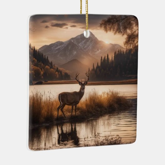 Enorme herten op Mountain Lake Keramisch Ornament (Rechts)