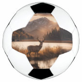 Enorme herten op Mountain Lake Voetbal (Voorkant)