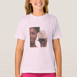 Enpowered vrouwen wijn tijd op elk gewenst moment t-shirt