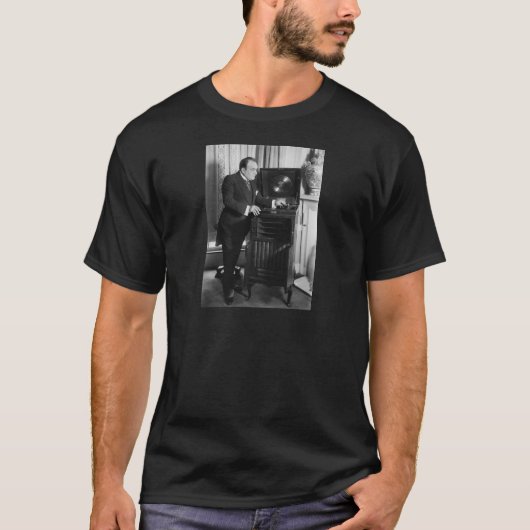 Enrico Caruso met een Victrola Brand Phonograph T-shirt (Voorkant)