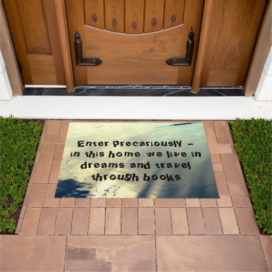 "Enter Precariously..." creëer wonder op de Deurmat (Buiten)