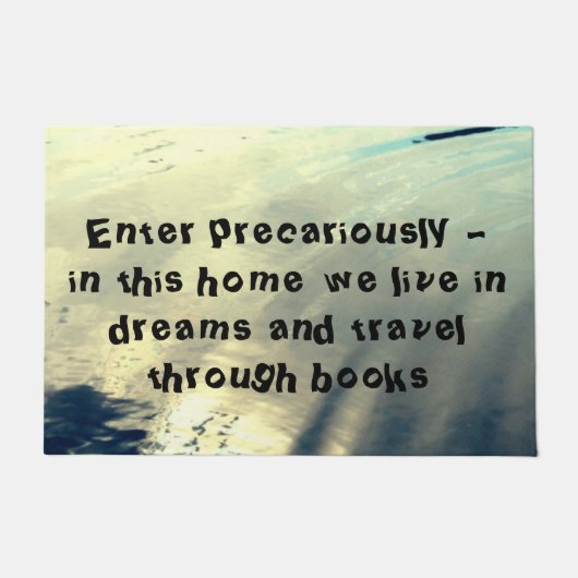 "Enter Precariously..." creëer wonder op de Deurmat (Voorkant)