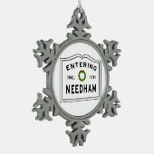 Entering Needham Massachusetts Tin Sneeuwvlok Ornament (Links)