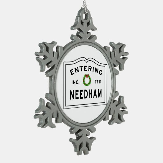 Entering Needham Massachusetts Tin Sneeuwvlok Ornament (Links)