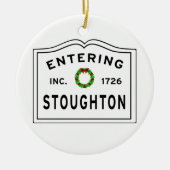 Entering Stoughton Massachusetts Keramisch Ornament (Voorkant)