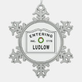 Entering Town Massachusetts Ludlow Tin Sneeuwvlok Ornament (Voorkant)
