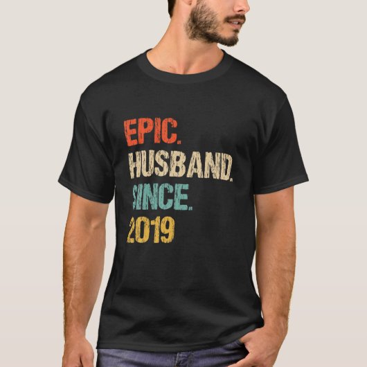 Epic Husband sinds 2019 - 2de Jubileum van het huw T-shirt (Voorkant)