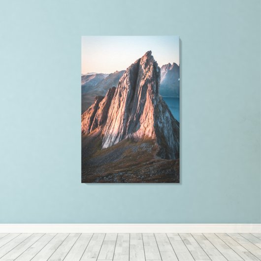 Epic Mountain Noorwegen Canvas Afdruk (Insitu (Houten vloer))