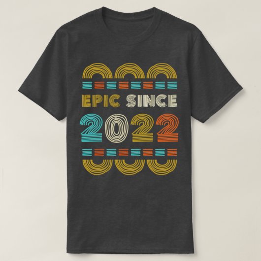 Epic sinds 2022 Verjaardag Gift Familie BbayGift T-shirt (Design voorkant)