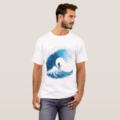 Epic Surfer Riding Giant Ocean Wave - Minimalistis T-shirt (Voorkant volledig)