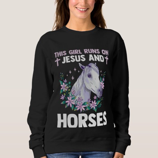 Equestrian Christian This Girl Runs On Jesus And H Trui (Voorkant)
