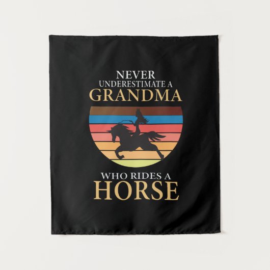 Equestrian Gift | Nooit een oma onderschatten Wandkleed (Voorkant)